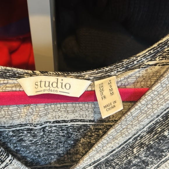 Studio by d & co. gray/black striped asymmetrical hem sleeveless midi dress S - Picture 2 of 3